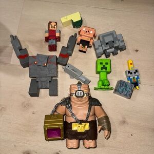Minecraft Mini Figures Toy Set with Green Creeper and Gold-Accented Ogre